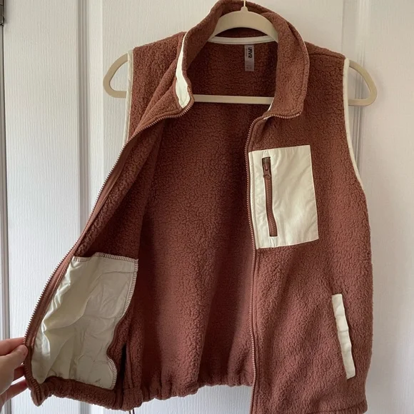 Simons Zip Vest - Picture 3 of 8